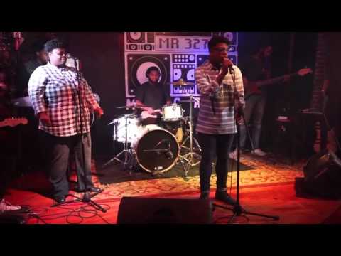 Victor Perry - Lighthouse (Live At The Music Room)