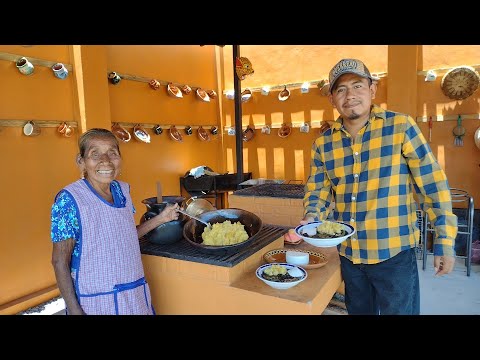 Una Receta Muy Poco Conocida, Machuco De Platano Macho Con Frijoles Aposonque y Queso
