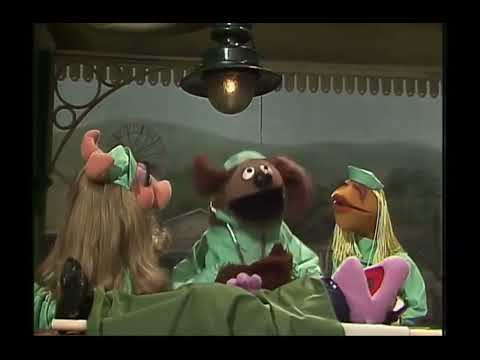 The Muppet Show - 308: Loretta Lynn - Veterinarian’s Hospital: Conductor (1978)