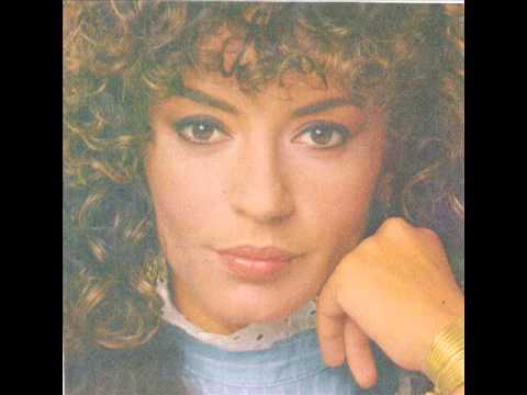 ΕΛΕΝΗ ΔΗΜΟΥ ΠΟΙΟΣ ΜΑΣ ΣΦΥΡΙΖΕΙ ΚΑΘΕ ΒΡΑΔΥ