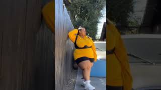 Download lagu Curvy big beautiful woman in lovely yellow 💛 top dress👗💚 mp3