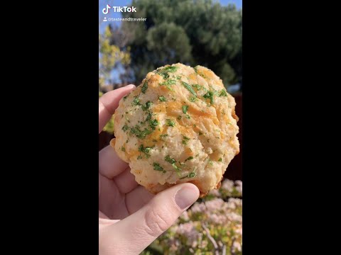COPYCAT Red Lobster Cheddar Bay Biscuits (but better!)