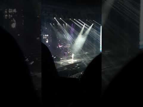 IU (아이유) - Above the time @ LOVE POEM CONCERT in JAKARTA Day 1