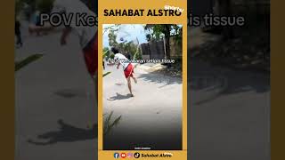 Download lagu Kesal lihat bocah selalu lempar petasan ke rumah orang, pemuda ini siram air ke mereka mp3