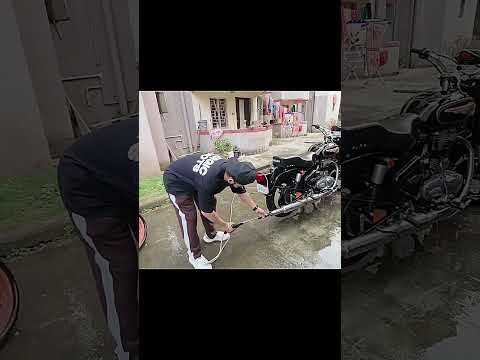 This is done by pouring water into the silencer of the bullet | किया ही पानी उछाला बुलेट ने !!