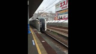 新小岩駅高速通過！ 新小岩を通過するE259系