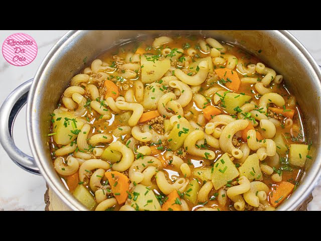 Sopa de macarrão com carne moída e legumes