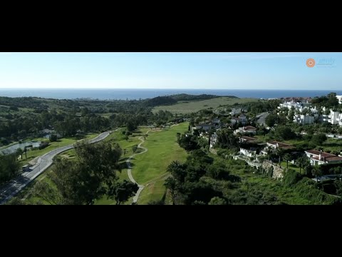 Spacious Penthouse apartment located on Estepona Golf course ref: R3974593 - €189,000