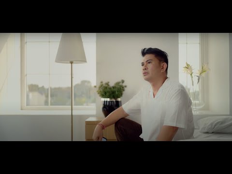 Ronnie Sianturi - Salahkah Aku Terlalu Mencintaimu | Official Video Clip