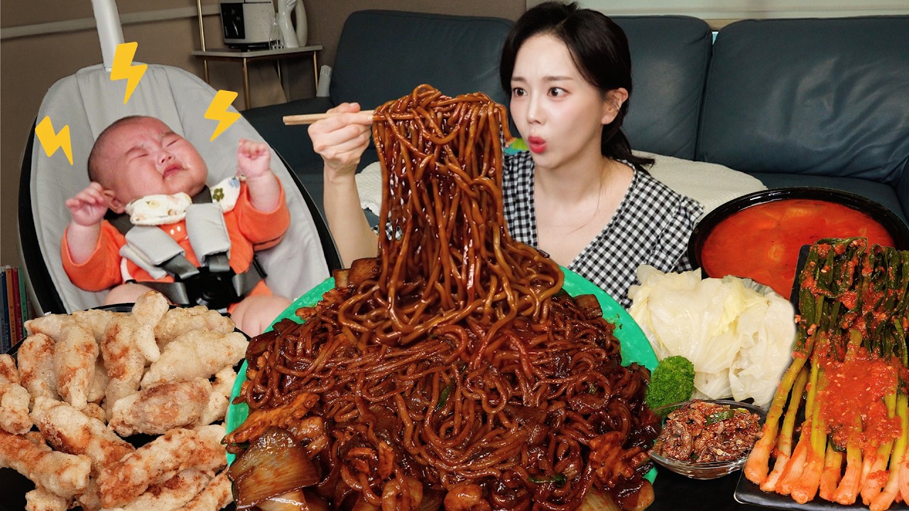 육아 먹방 🍴우는 아기를 달래며😭 쟁반 짜장면 클리어 하기 ! Jjajang Noodles Mukbang ASMR Ssoyoung