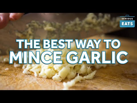 Mince Garlic Like a Chef Using These Techniques