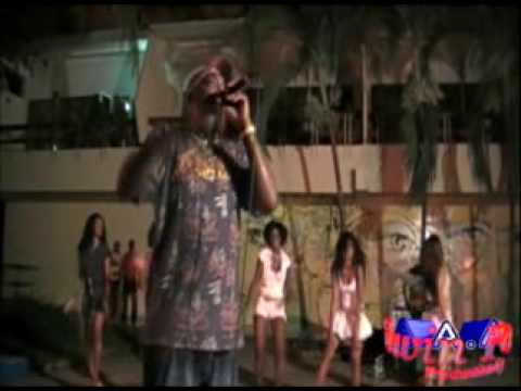 EL MICHA Y PIPEY GERENTE