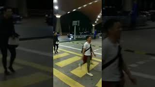 Download lagu Menyambut kedatangan ariel noah di bandara kuala lumpur mp3