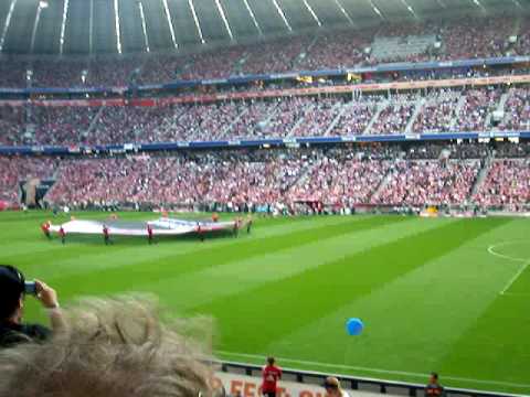 Einmarsch FC Bayern - Vfl Wolfsburg 29.08.2009