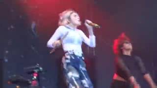 Grimes - Flesh without Blood Live HD at Lollapalooza 2016