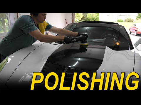 Polishing the C7 Z06 Corvette