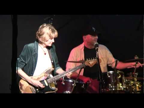 Christina Crofts - Walking to My Baby - live at The Manly Fig 2010/6