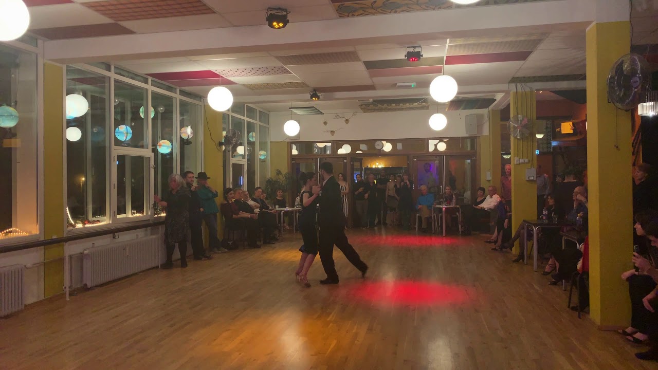 Video thumbnail for Sinem and Erdi Arslan - Buscándote - 1/3