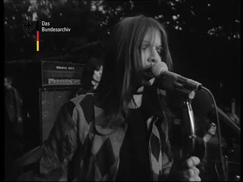 Frumpy (Inga Rumpf) at Stadtpark Hamburg probably July 1970 (from UFA newsreel)