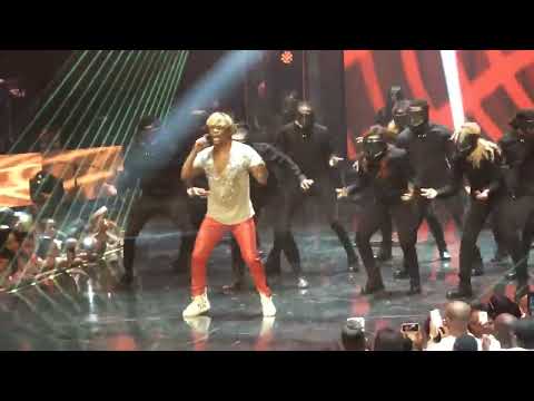 Somizi''Somgaga'' performs on Idols SA