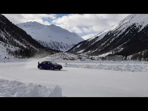 Mitsubishi Lancer EVO Drive on Ice
