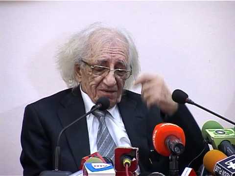 Dritëro Agolli feston 80 vjetorin me plot surpriza - 13 tetor 2011