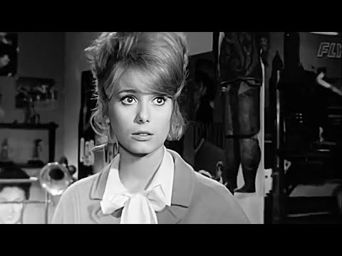 Les Parisiennes (1962) - Sophie meets Jean
