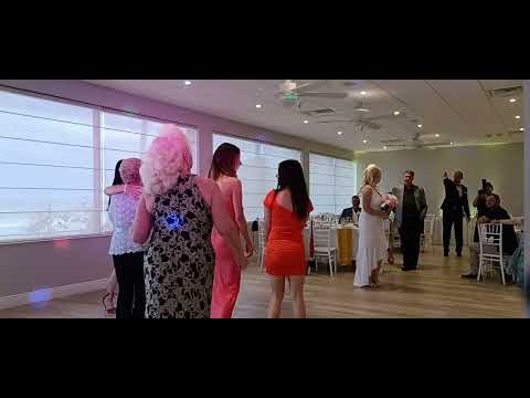 Bouquet Toss/ Garter Placement