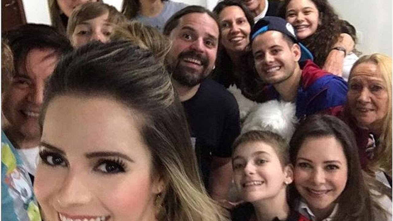 Filho de Sandy aparece grandão no colo do vovô Xororó em foto