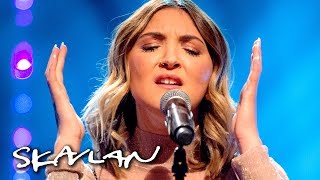 Julia Michaels performs «Issues» acoustic | SVT/NRK/Skavlan