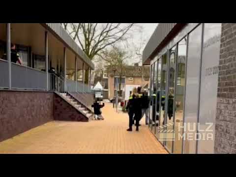 Politie grijpt in na melding van vuurwapen bij winkelcentrum in Nunspeet
