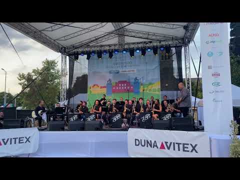 A Budafok Big Band a Piactér színpadán
