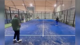 Ciampino, ecco il momento in cui cede la struttura in vetro e ferro del campo da padel