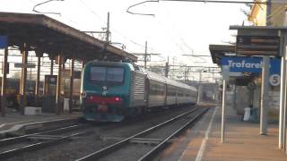 preview picture of video 'TRENO REGIONALE CON E 464  IN PARTENZA DA TROFARELLO'