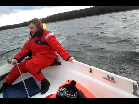 listopadowe żeglowanie Dezetą po Jeziorze Kisajno