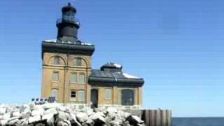 preview picture of video 'Toledo Harbor Lighthouse'