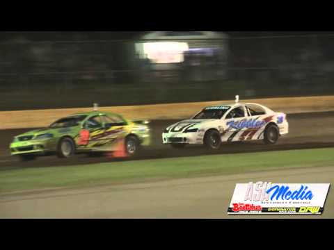 Modified Sedans: Raymont and Worling Battle - Kingaroy Speedway