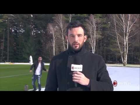 Suso prende a palle di neve il giornalista Tommaso Turci di Milan Tv