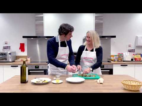 image : Les étudiants cuisinent des spaghetti bolognaise