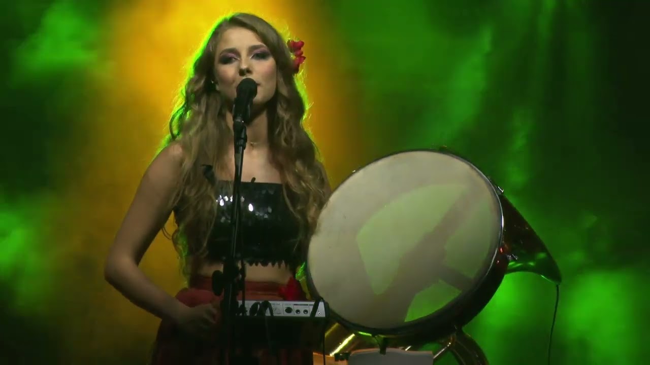 Karolina Lizer - Lśniąca LIVE Folk Orkiestra
