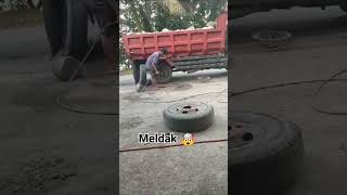 Download lagu ban mobil meletus😥🤮 mp3 Download lagu ban mobil meletus😥🤮 mp3