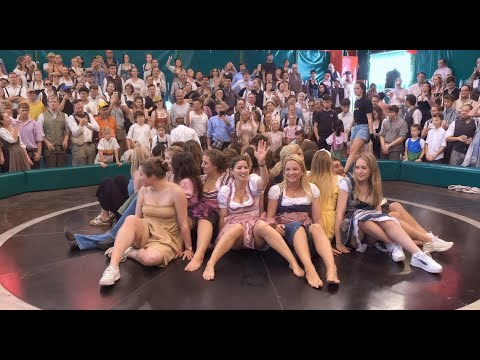 Mädchen-Spaß auf dem Teufelsrad überrascht alle! Oktoberfest 2025