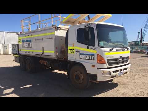 LOT 37   2005 Hino FM1J 6x4 Service Truck
