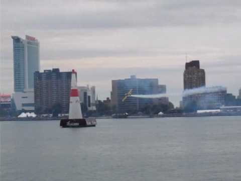 Matt Hall Touches Water Red Bull Air Race Windsor 2010