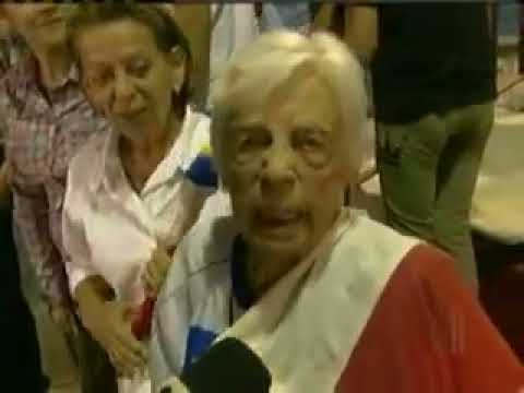 Reportagem mostrando a torcedora de 98 anos fanática pelo Friburguense