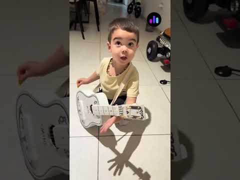 Un pequeño músico conquistó las redes con una tierna interpretación de una canción de Charly García