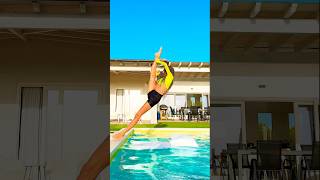 🛏️+🤸‍♀️=🧜‍♀️😂 #familyfirst #flexibility