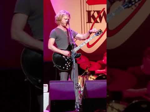 Kenny Wayne Shepherd tearing it up