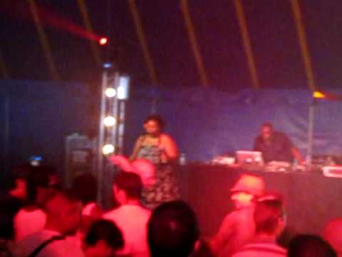 Loveland 2009, Kevin Saunderson ft. Paris Grey and Ann Saunderson (Big fun) Live