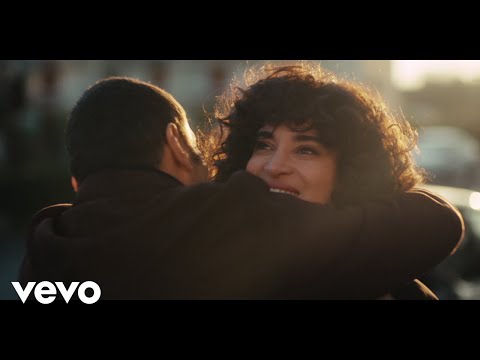 Camélia Jordana - Je reste calme (Bande originale de la série Disney "Irrésistible")